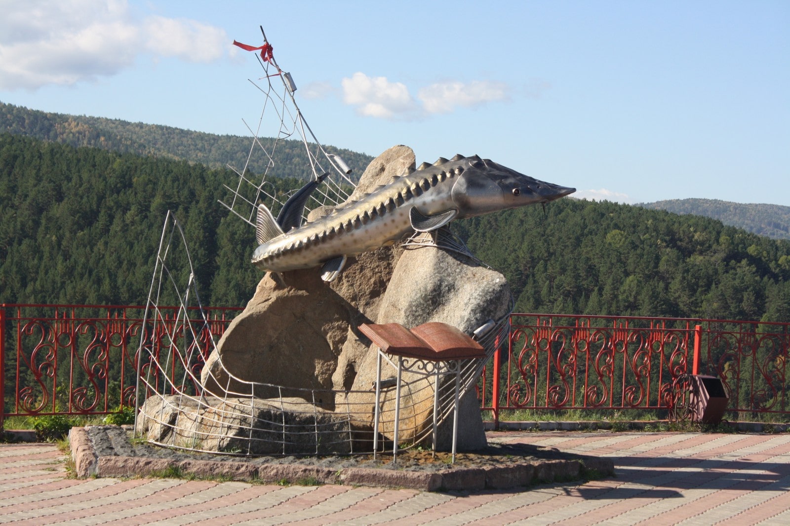 Смотровая площадка «Царь-рыба»